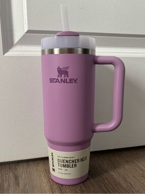 Stanley Lavender Quencher H2.0 Mug with Handle and Straw Lid, 30oz